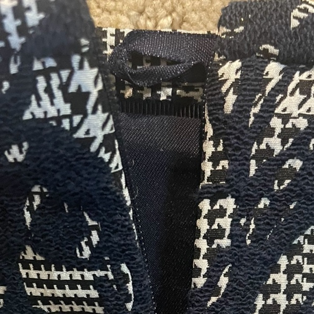 Brooks Brothers Pencil Skirt, Floral & Houndstooth Patten, Navy & White, Sz. 10 - Picture 8 of 12